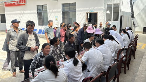 黨旗引領(lǐng)送健康 把脈問(wèn)診護(hù)銀齡——小灣鎮(zhèn)開(kāi)展健康咨詢(xún)服務(wù)活動(dòng)